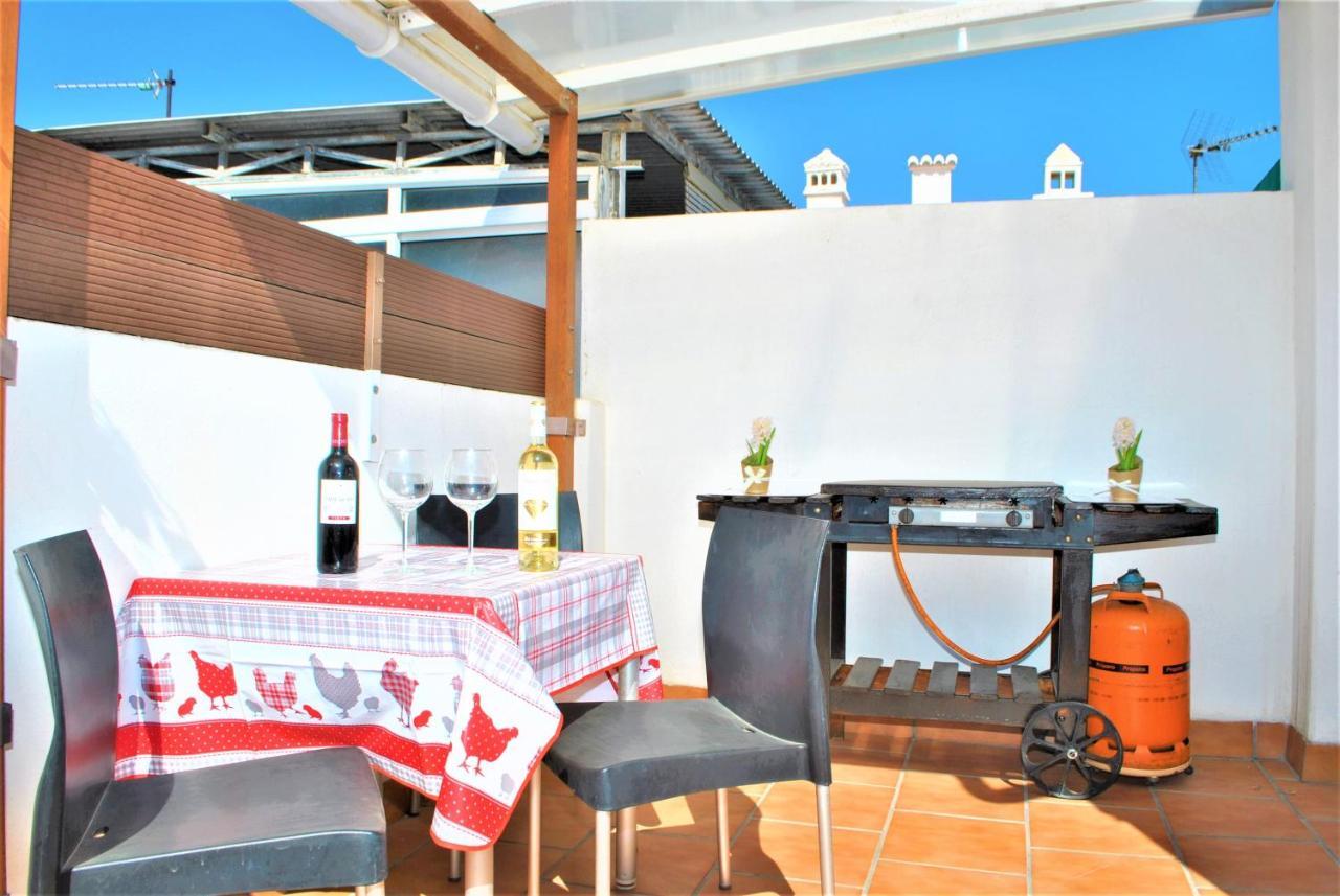 Small Building With 2 Apartments Málaga Exterior foto