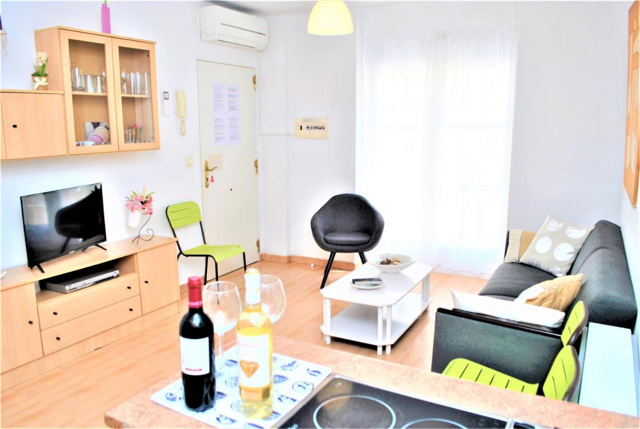 Small Building With 2 Apartments Málaga Exterior foto