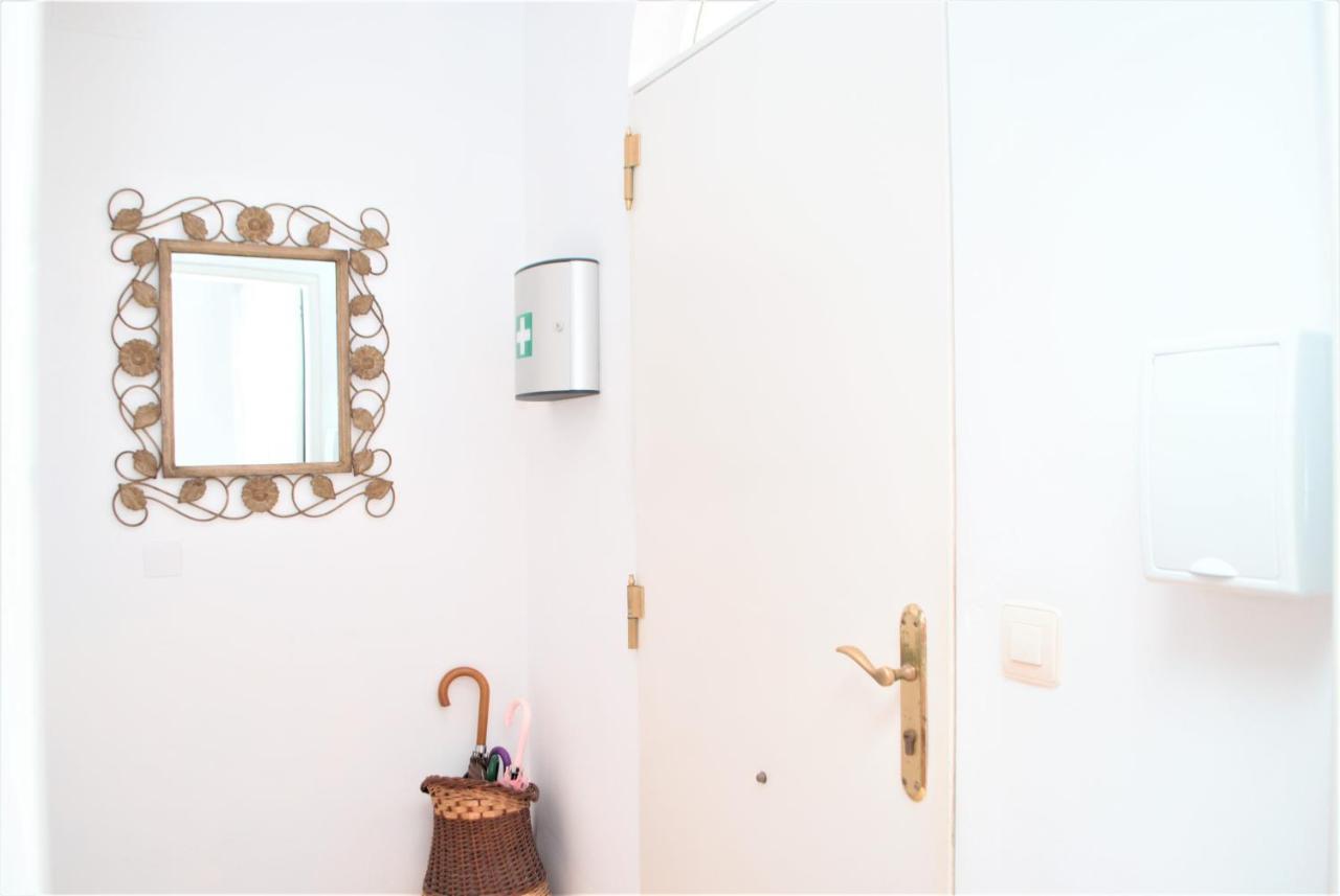 Small Building With 2 Apartments Málaga Exterior foto
